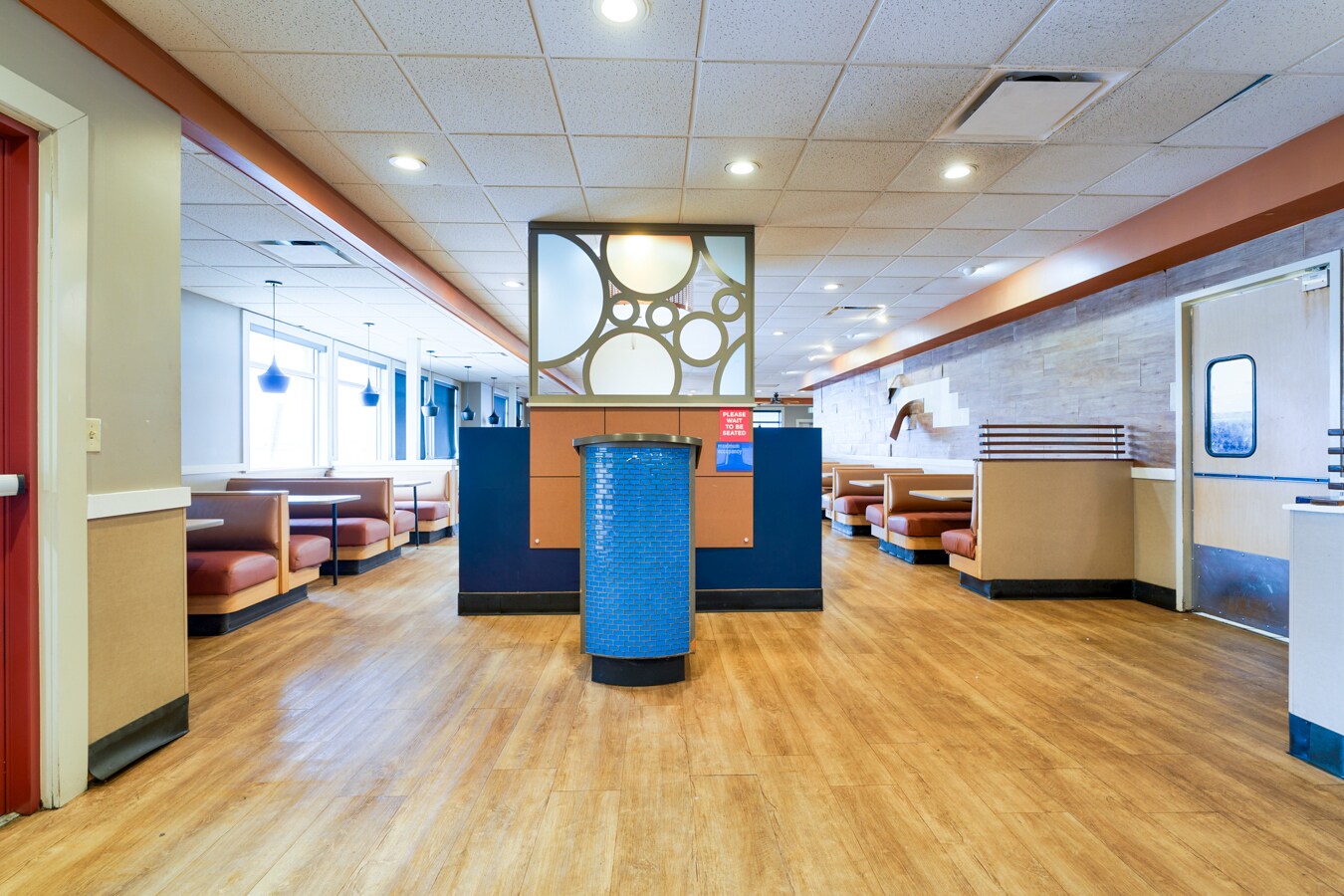 181 Homer M. Adams Pky, Alton, IL for lease Interior Photo- Image 1 of 15