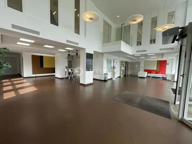 Bureau dans Vélizy-Villacoublay à louer - Photo du bâtiment - Image 3 de 8