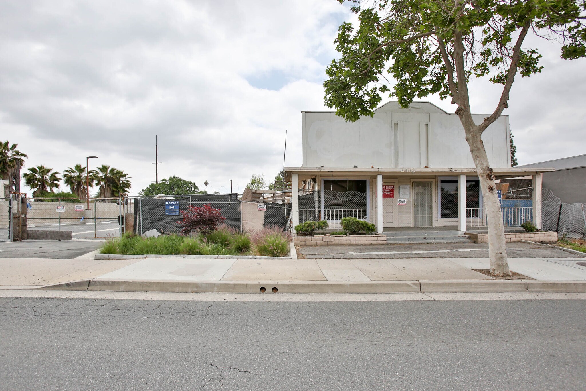 2410 W 17th St, Santa Ana, CA à vendre Photo du bâtiment- Image 1 de 1