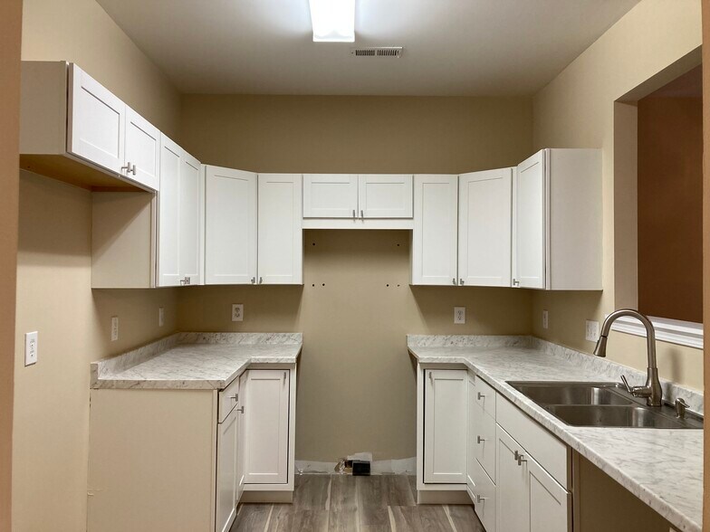 4 Resident Properties for Sale portefeuille de 4 propriétés à vendre sur LoopNet.ca - Photo du bâtiment - Image 2 de 9