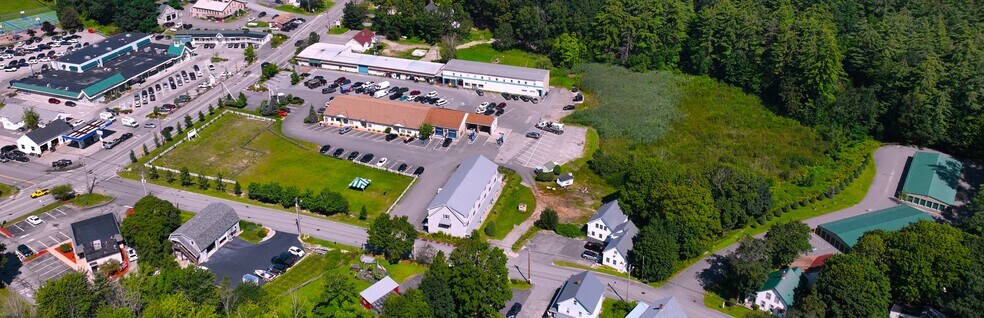 Clarke Plaza/Wolfeboro Shopping Ctr portefeuille de 2 propriétés à vendre sur LoopNet.ca - Aérien - Image 2 de 9