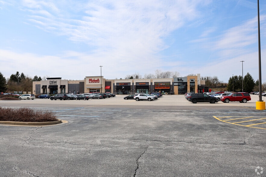 17887-18315 Southpark Ctr, Strongsville, OH for lease - Primary Photo - Image 1 of 7