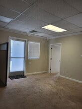 615 Woodside Rd, Redwood City, CA à louer Photo intérieure- Image 2 de 4