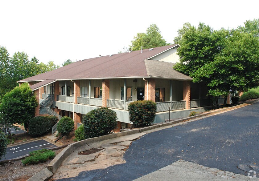 7730 Roswell Rd, Atlanta, GA à louer - Photo du bâtiment - Image 2 de 2