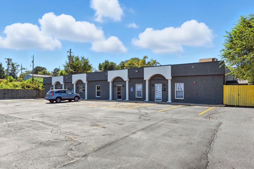 2506-2510 N 72nd St, Omaha, NE à louer - Photo du bâtiment - Image 2 de 10