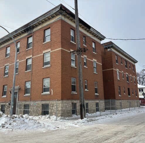 66-Unit Apartment Portfolio portefeuille de 4 propriétés à vendre sur LoopNet.ca - Photo du bâtiment - Image 2 de 5