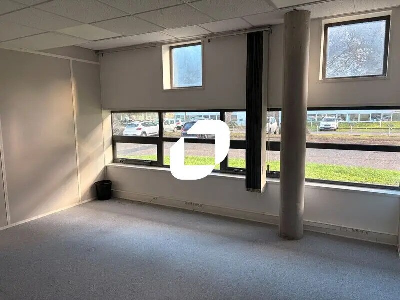 Office in Mérignac for lease Building Photo- Image 1 of 11