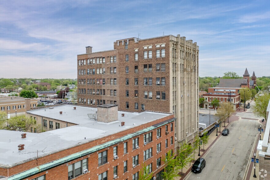 164 Division St, Elgin, IL à louer - Photo du bâtiment - Image 2 de 5