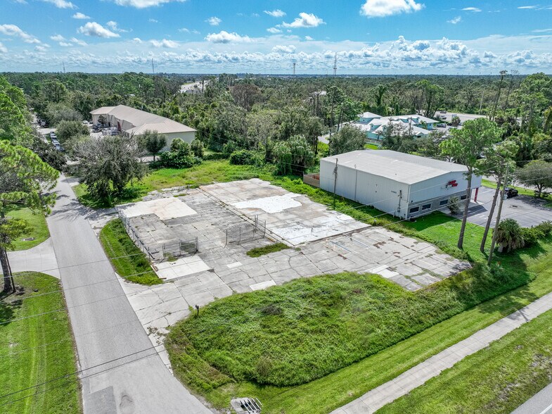 17320 Brighton Ave, Port Charlotte, FL à vendre - Photo du bâtiment - Image 3 de 13