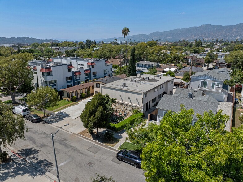337 W Acacia Ave, Glendale, CA à vendre - Photo du bâtiment - Image 2 de 8