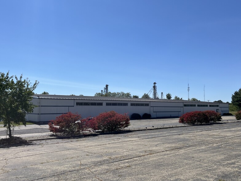 111 Industrial Drive, Cromwell, IN for lease - Building Photo - Image 2 of 8