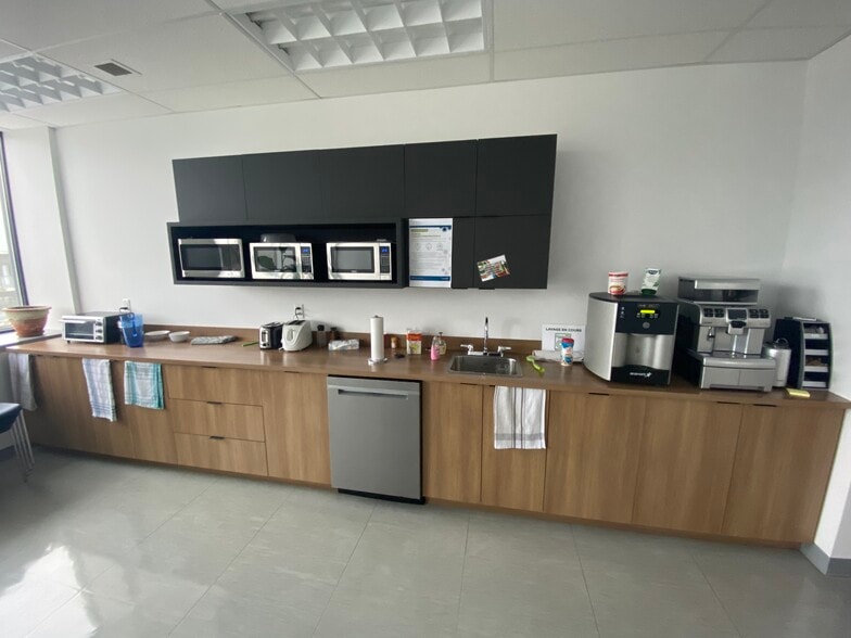 2475 Boul Laurier, Québec, QC for lease - Interior Photo - Image 2 of 20