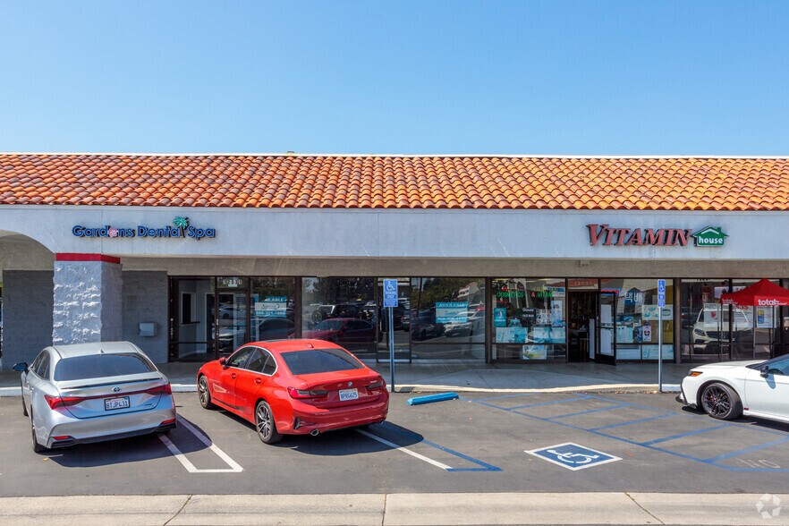 12521-12573 Carson St, Hawaiian Gardens, CA à louer - Photo du bâtiment - Image 3 de 9