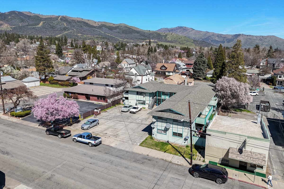 Yreka 66 LLC-Yreka CA portfolio of 15 properties for sale on LoopNet.ca Primary Photo- Image 1 of 40