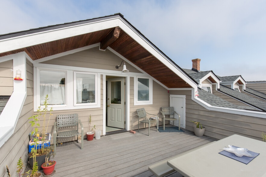 625 Tyler St, Port Townsend, WA à vendre - Photo du bâtiment - Image 3 de 16