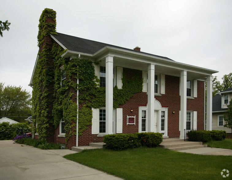 3757 S Howell Ave, Milwaukee, WI à louer - Photo du bâtiment - Image 1 de 4