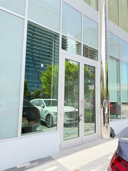 1000-1100 E Hallandale Beach Blvd, Hallandale Beach, FL for sale - Building Photo - Image 3 of 56