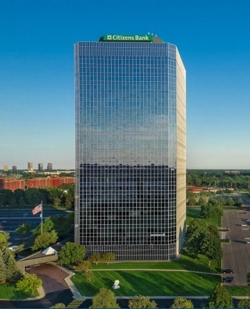 27777 Franklin Rd, Southfield, MI à louer - Photo du bâtiment - Image 1 de 11