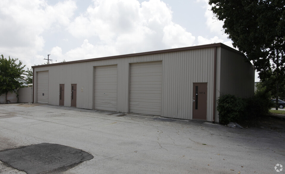 507 Prairie St, Arlington, TX for lease - Building Photo - Image 2 of 3