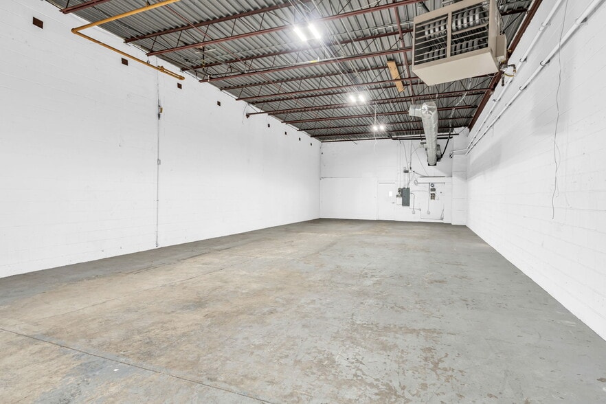 2700 Lancaster Rd, Ottawa, ON for sale - Interior Photo - Image 3 of 6