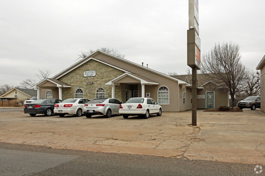 2205 N Kickapoo Ave, Shawnee, OK à vendre - Photo du bâtiment - Image 2 de 2