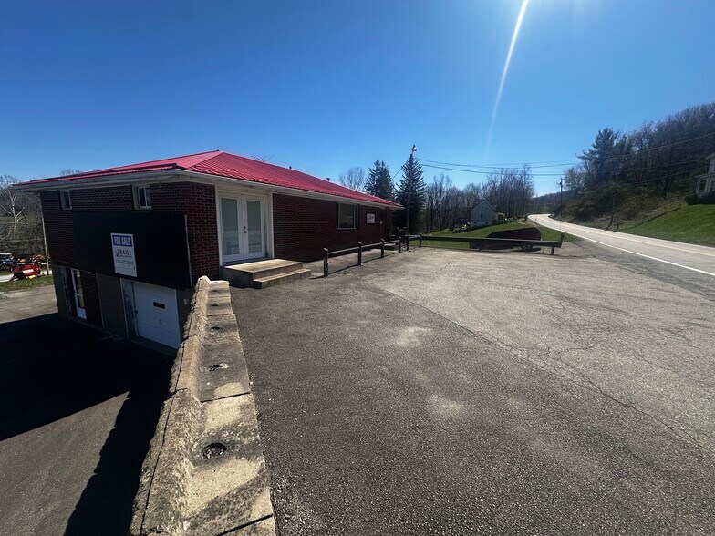 3138 Mount Morris Rd, Waynesburg, PA à vendre - Photo du bâtiment - Image 2 de 17