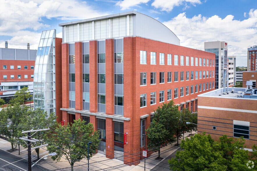 211 Warren St, Newark, NJ à louer - Photo du bâtiment - Image 1 de 4