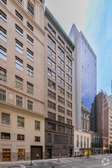 16-18 W 39th St, New York, NY for lease - Building Photo - Image 2 of 4
