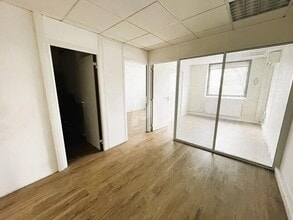 Office in Évry-Courcouronnes for lease Interior Photo- Image 2 of 6