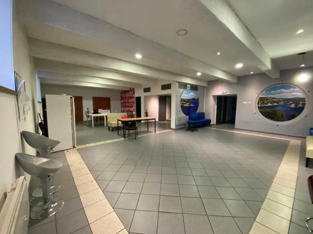 Office in Marseille for lease Interior Photo- Image 1 of 7