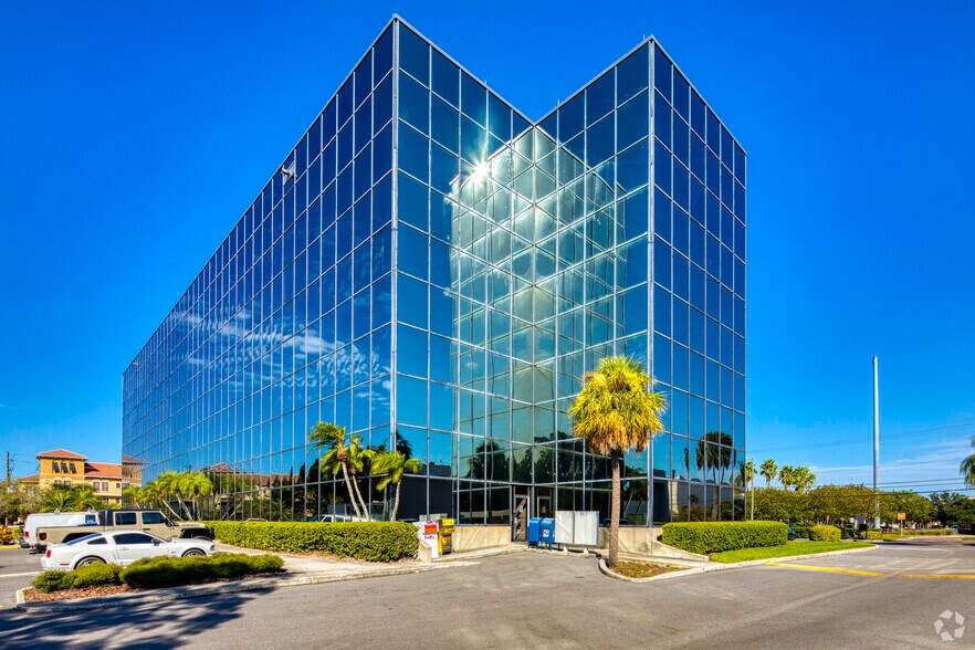 5100 W Kennedy Blvd, Tampa, FL à louer - Photo du bâtiment - Image 3 de 15