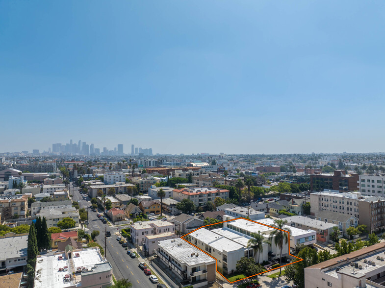 950 S Gramercy Pl, Los Angeles, CA for sale - Aerial - Image 3 of 8