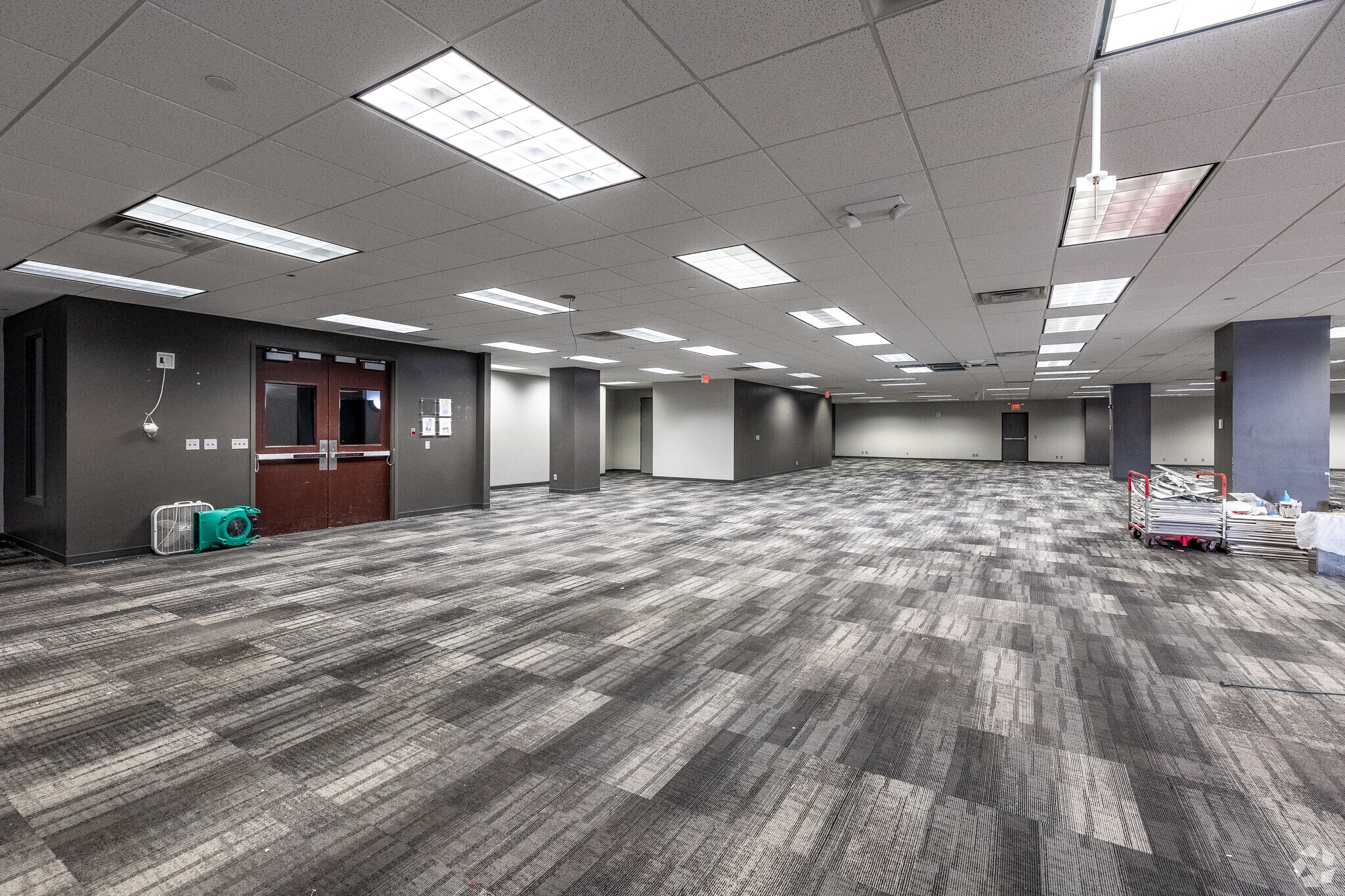 221 3rd Ave SE, Cedar Rapids, IA for lease Interior Photo- Image 1 of 2