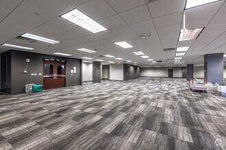 221 3rd Ave SE, Cedar Rapids, IA for lease Interior Photo- Image 1 of 2