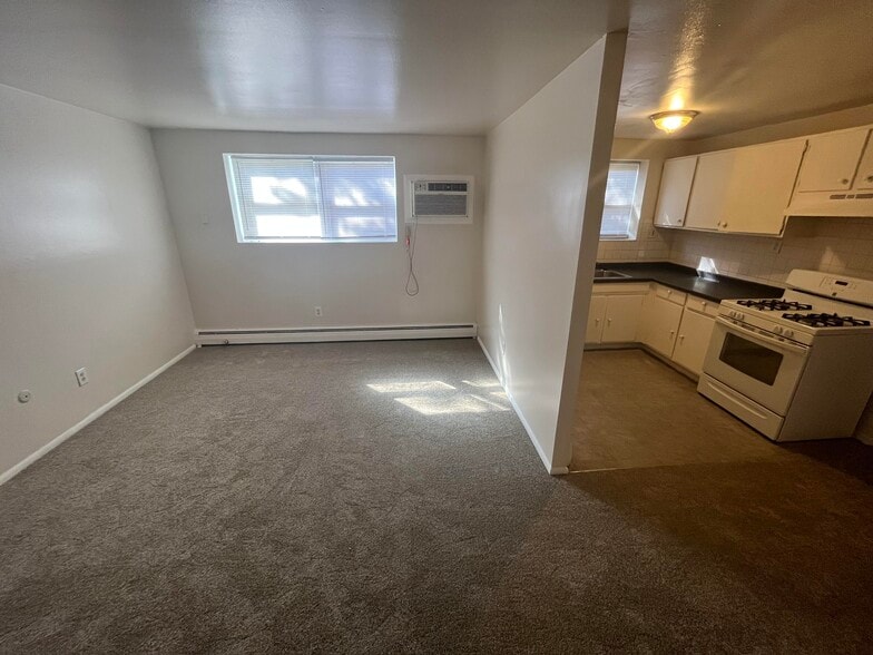 5711 & 5910 Erdrick Street portefeuille de 2 propriétés à vendre sur LoopNet.ca - Photo intérieure - Image 3 de 9