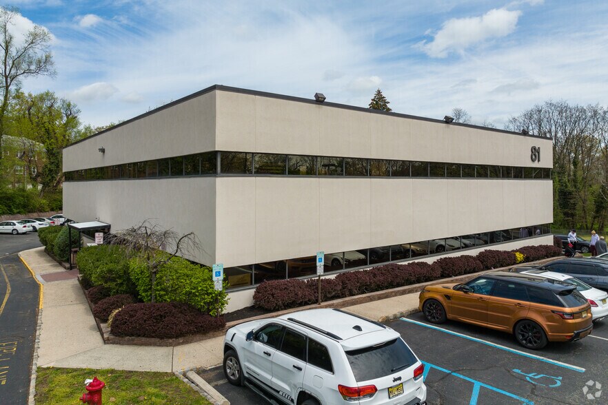 81 Northfield Ave, West Orange, NJ à louer - Photo du bâtiment - Image 3 de 7