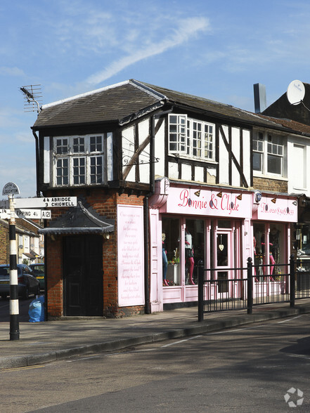 160-162 High Rd, Loughton à louer - Photo principale - Image 1 de 2