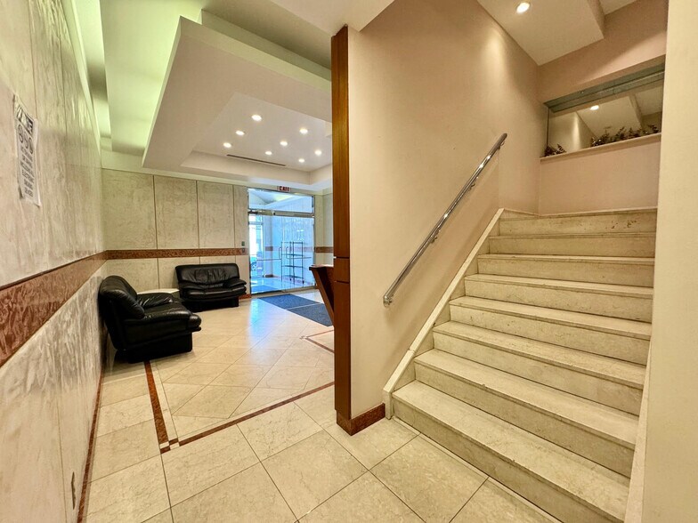 25-21 49th St, Astoria, NY à louer - Photo intérieure - Image 3 de 28