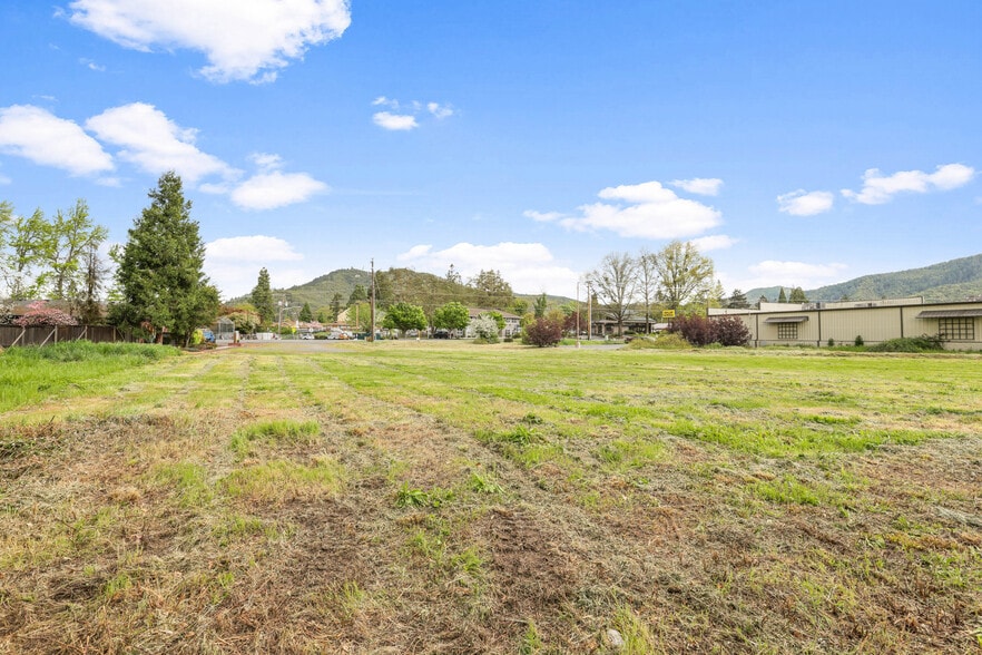 202 W Main St, Rogue River, OR for sale - Building Photo - Image 1 of 7