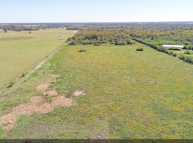 831 Stockold Rd, Sealy, TX for sale - Building Photo - Image 2 of 6