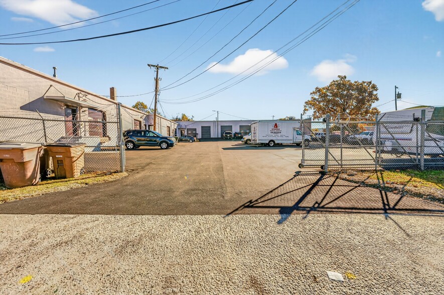 1805 Sullivan St, Greensboro, NC for lease - Building Photo - Image 2 of 5