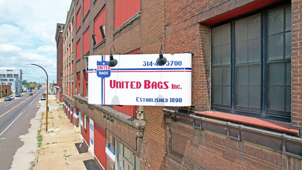 2500-2516 N Broadway portefeuille de 3 propriétés à vendre sur LoopNet.ca - Photo du bâtiment - Image 2 de 14