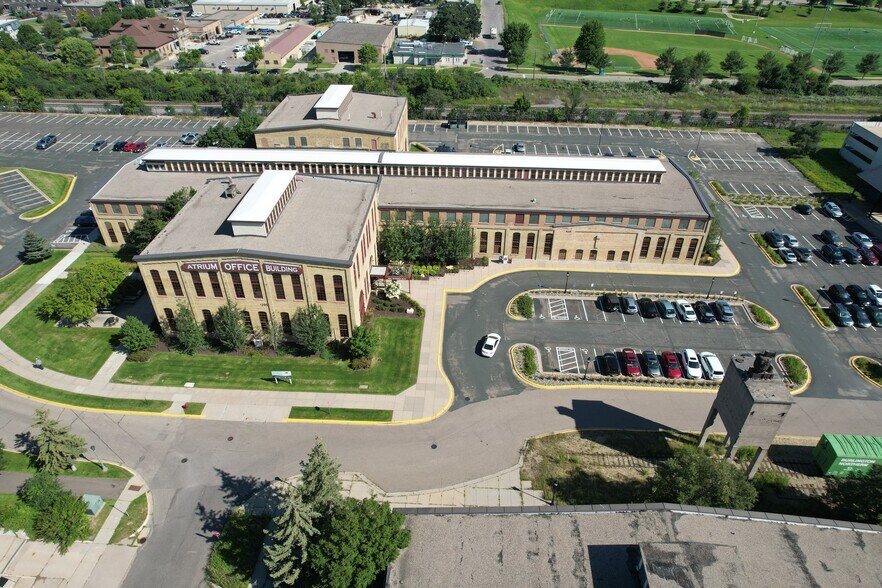 1295 N Bandana Blvd, Saint Paul, MN à louer - Photo du bâtiment - Image 1 de 3