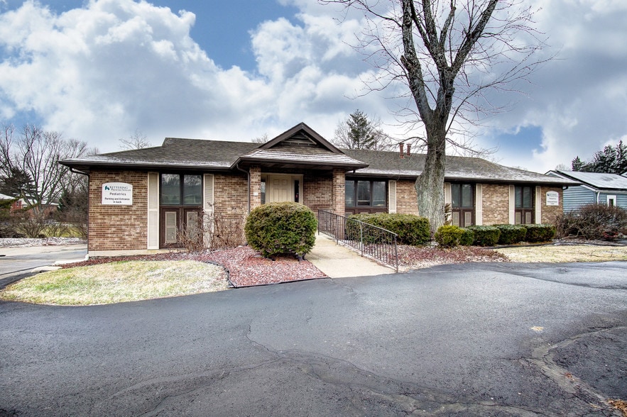 7345 Far Hills Ave, Dayton, OH for lease - Primary Photo - Image 1 of 86