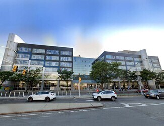 Plus de détails pour 90-02 Queens Blvd, Elmhurst, NY - Commerce de détail à louer