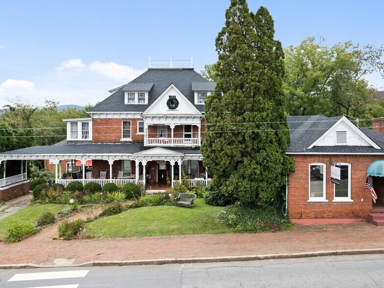 123 S Main St, Waynesville, NC for sale - Primary Photo - Image 1 of 12