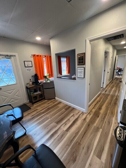 6129 Deltona Blvd, Spring Hill, FL à louer - Photo du bâtiment - Image 2 de 9