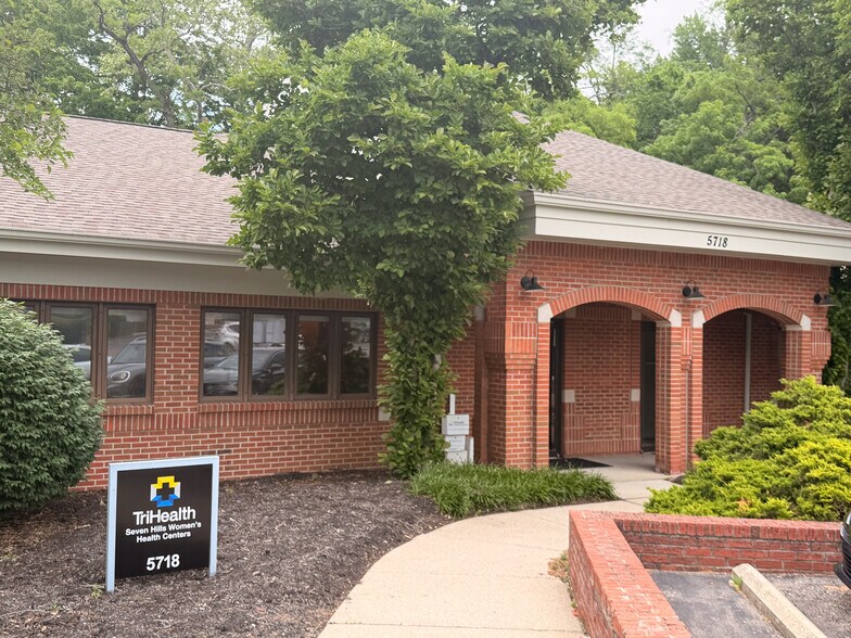 5714-5724 Signal Hill Ct, Milford, OH à vendre - Photo du bâtiment - Image 1 de 9