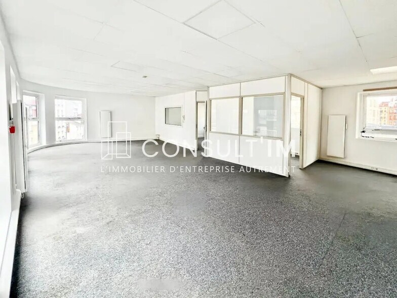 Office in Boulogne-Billancourt for lease - Building Photo - Image 1 of 8