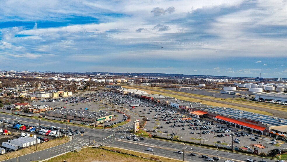 617-701 W Edgar Rd, Linden, NJ à louer - Photo du bâtiment - Image 2 de 19